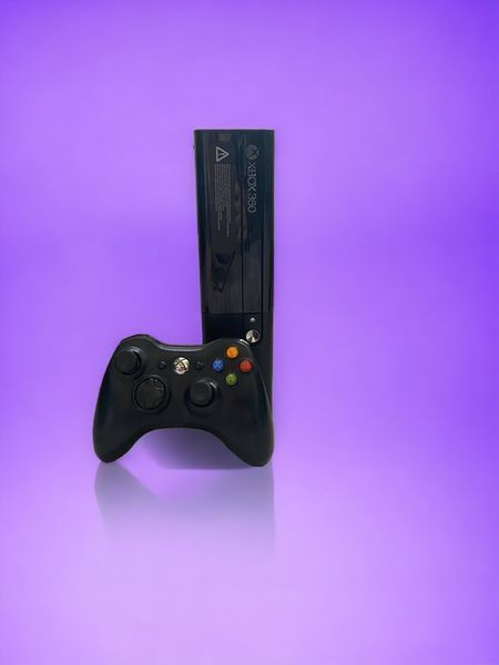 Стаціонарна ігрова консоль Microsoft Xbox 360 E 500 ГБ + 2 джойстики, 100 ігор 2186597748 фото
