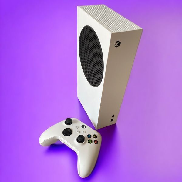 Стаціонарна ігрова консоль Xbox Series S, 1 джойстик + Гарантія 02210 фото