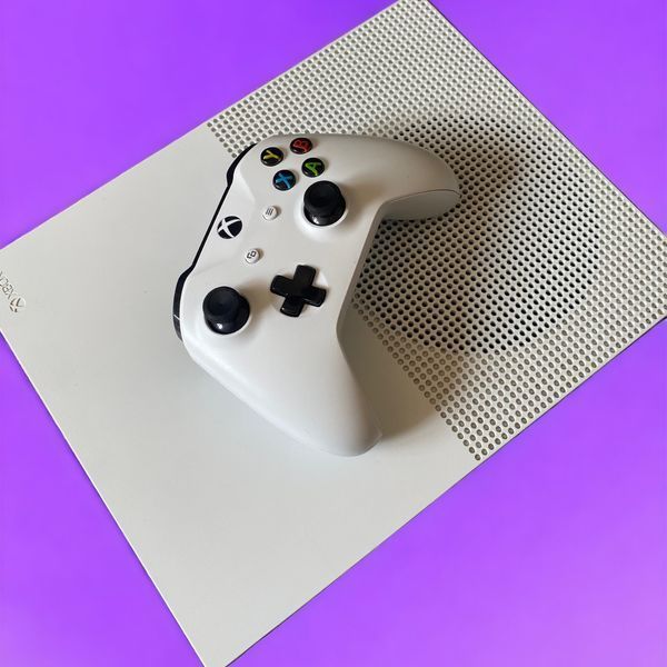 Стационарная геймерская консоль Microsoft Xbox One S 1 ТВ, 2 джойстика, Гарантия 02210 фото